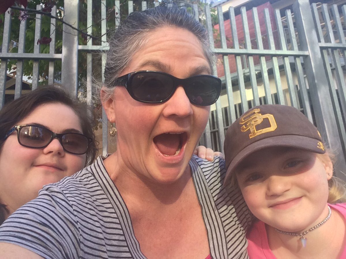 dinadelashmutt's tweet photo. spring break!
#sdinhd https://t.co/6qdMOGQsNN