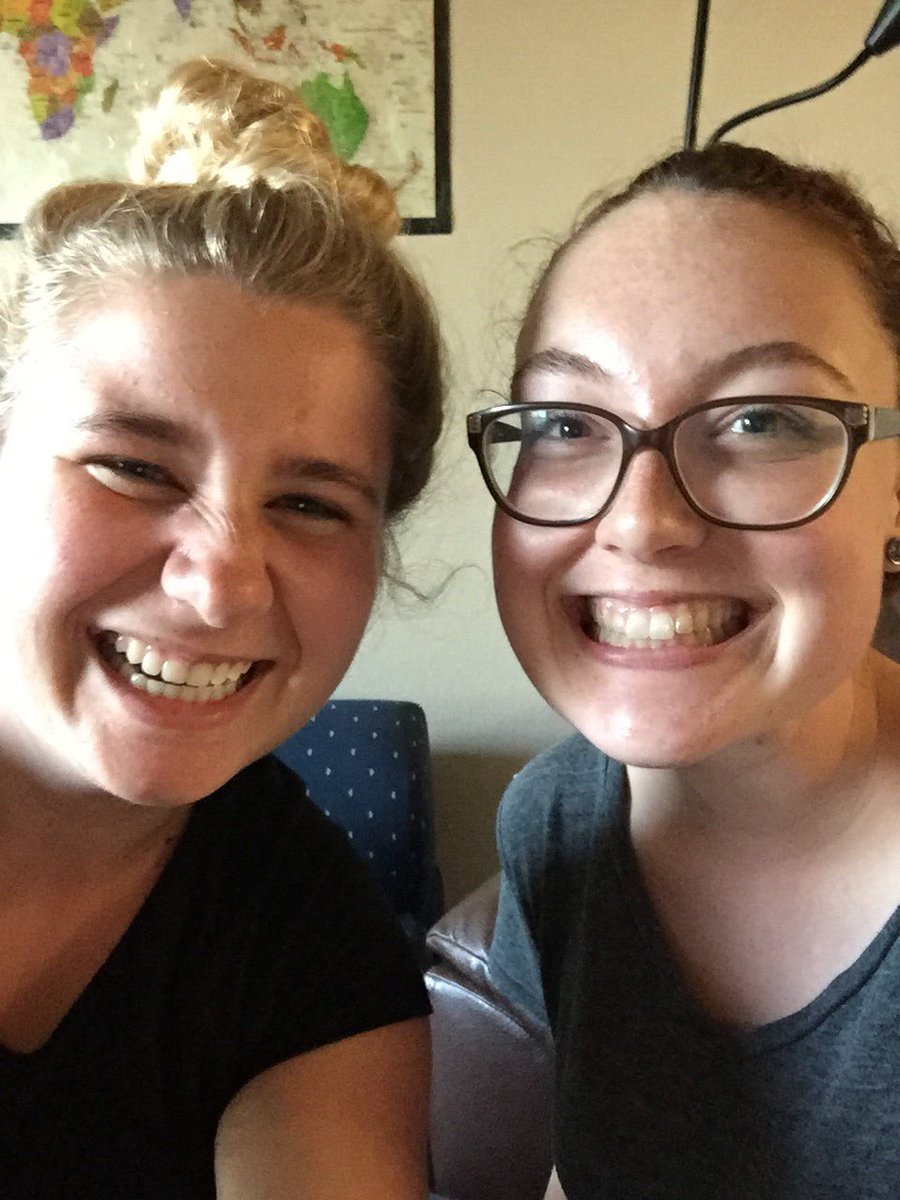 hlfreezen's tweet image. I forgot to take a selfie with a buddy in #FSIntroPR so here's my roommate and me!! #howdoyouworktwitter