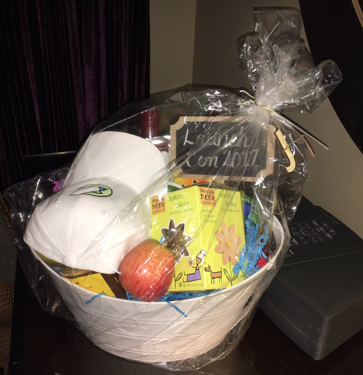 PivotDataDesign's tweet photo. Thanks @launchthat for the most thoughtful welcome to #LaunchCon2017! #dataviz #orlando https://t.co/SWjHGGYc4s