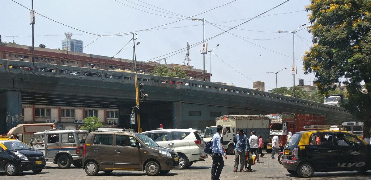abeyjt's tweet image. #stopVIPculture this red beacon light passing through stranding traffic at Parel Mumbai, didn't care of passing Ambulance. @PMOIndia