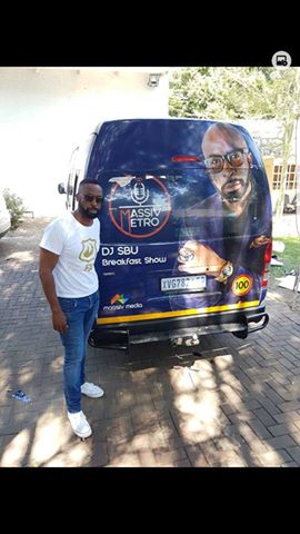 themba9's tweet photo. sihamba phanzi πππ #MassivMetro @djsbu @mofaya_official #billionareinthemaking saaaaalllluuuutttteeee https://t.co/F8WSSyDjqr