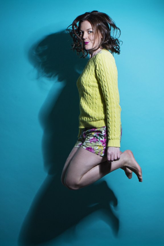 The best thing about this Edinburgh Fringe photo of <a href="/FiSagar/">Sid Sir Maths</a> is how effortless she makes it look! No one will ever know...