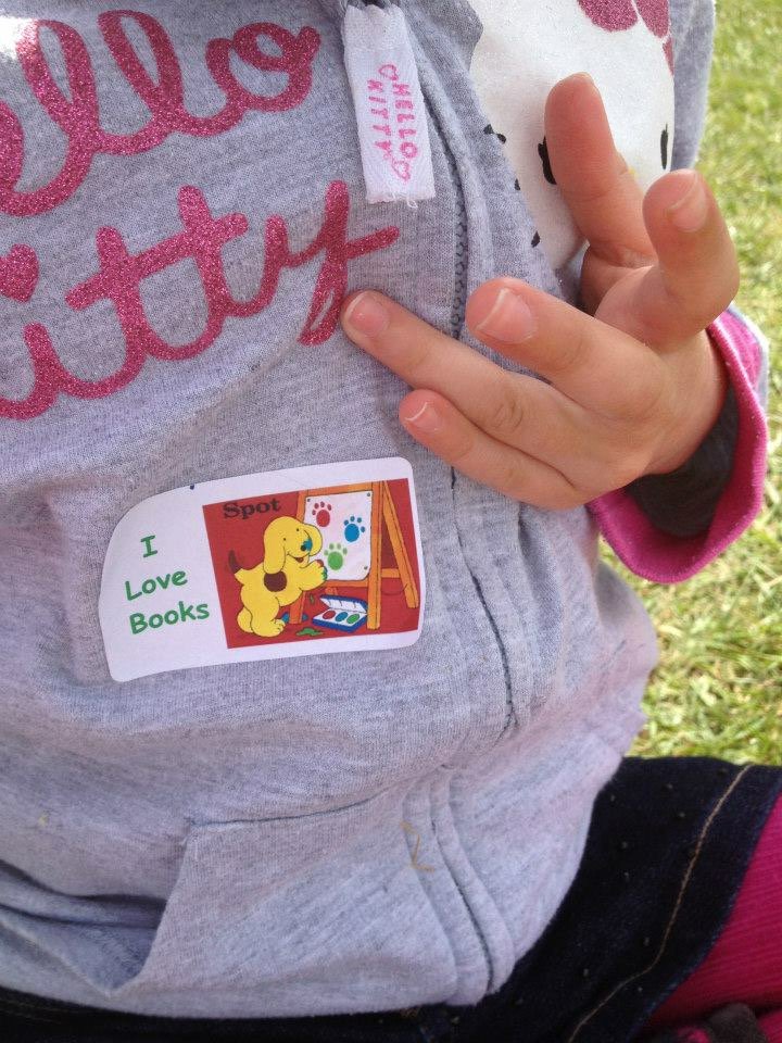 Look what popped up in my Facebook memories <a href="/HuglessDouglas1/">HuglessDouglas</a> <a href="/DavidMelling1/">David Melling</a> @Alex_T_Smith <a href="/hoosbookfest/">Hooskidsbookfest</a>