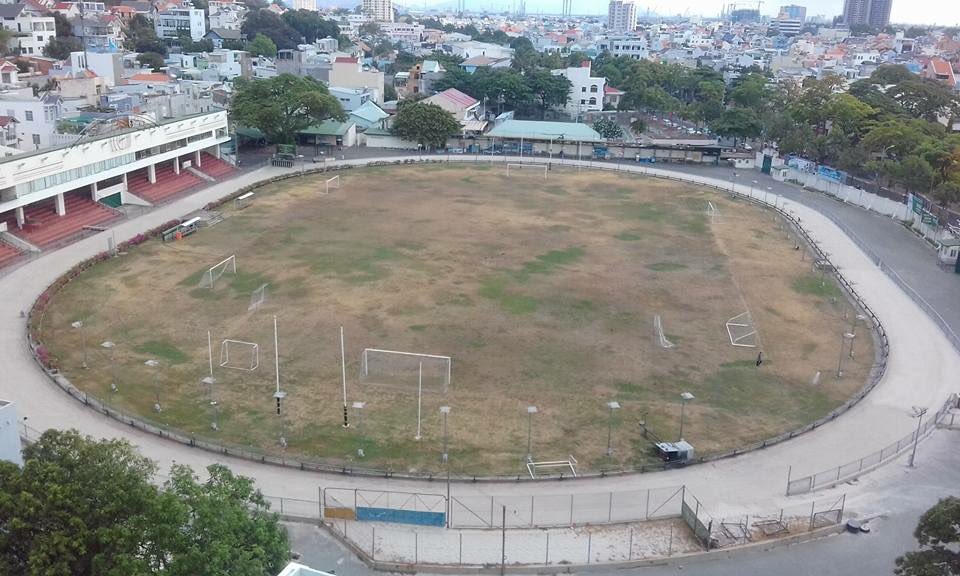 Shes a bit dry but #howgoodsfootyinAsia at the Lord Mayor's Oval in Vung Tau! 2moros #Anzac Friendship match details vietnamswans.com/anzac2017/