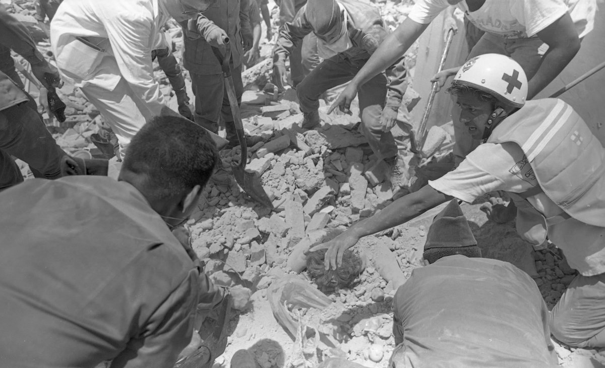 mickou's tweet photo. Mañana por la mañana, se va a honrar algunos de los héroes de @CruzRojaGDL que salvaron vidas hace 25 años #ExplosionesGDL https://t.co/ztdkSq7pZs