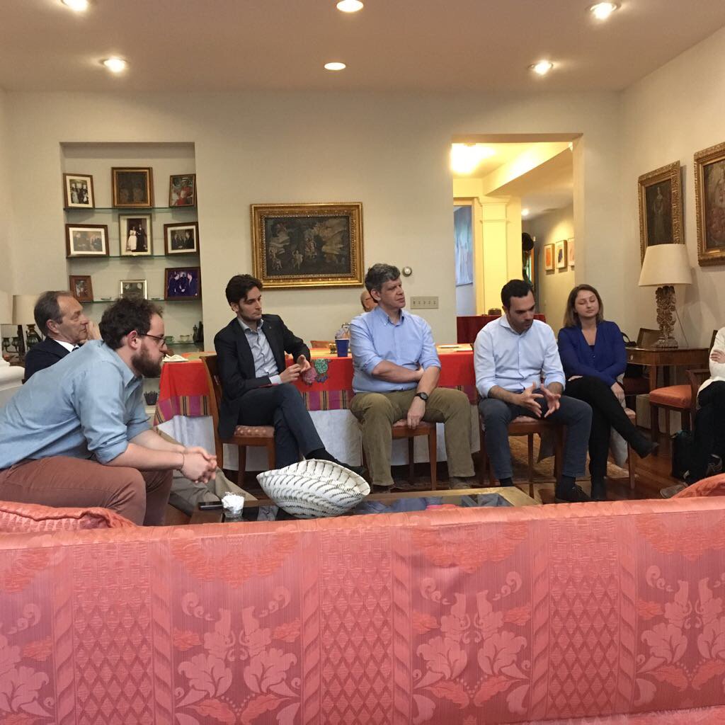 gioFALEG's tweet photo. @PD_WAS incontra @TNannicini. Bella discussione su #primariePD #populismo  #Europa #universita @incammino2017 @italia_riparte #renzimartina https://t.co/GMM8waeBfL
