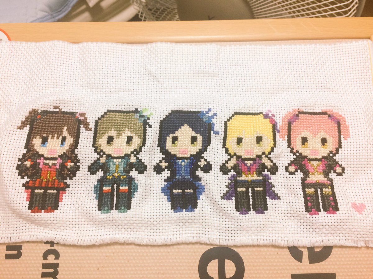 オリゼーp Twitterren 最近の人は多分知らないだろうけど 私はドット絵を刺繍にしたりしてます かわいいかな 一枚目大好き ドット絵 刺繍 クロスステッチ デレステ モバマス
