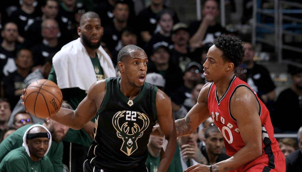 The best plays from Khris Middleton as he led the Bucks with 20 points and 7 dimes in the game 3 win!! #FearTheDeer https://t.co/to46Znq3h6