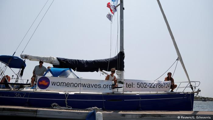 dw_espanol's tweet photo. Un barco defensor de los derechos de las mujeres llegó a #México

https://t.co/qouhQJuBqj https://t.co/eo0boHQ4mX