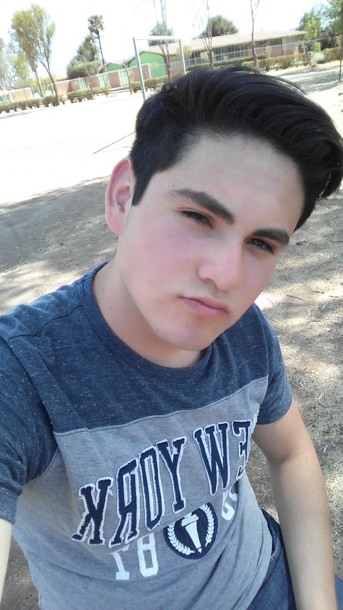 Menni_Vargas's tweet photo. Buenas nochis #MeVa ✌🙇💎 https://t.co/dyIAcI5kCb