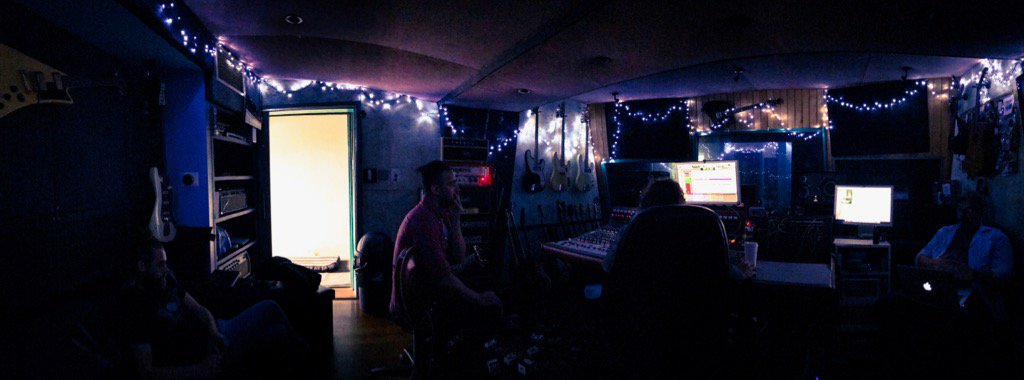 snuck into <a href="/weareHPKNS/">HPKNS</a> EP recording at <a href="/HothouseStKilda/">Hothouse St Kilda</a> 🤘🏻