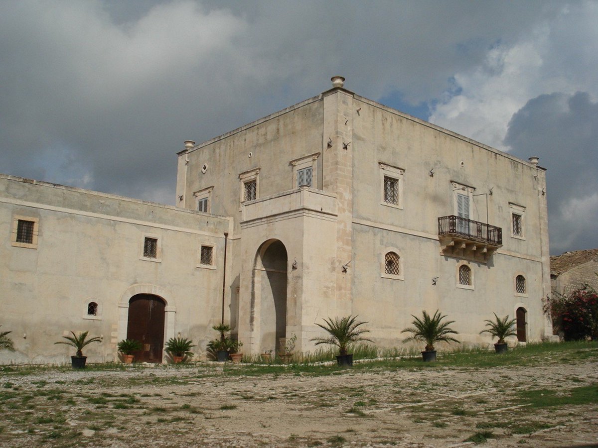 SicilyJohn's tweet photo. Fortress dating back to atleast the 18th century located between the Unesco towns and nearby fishing villages. https://t.co/7OGbO9D8CD