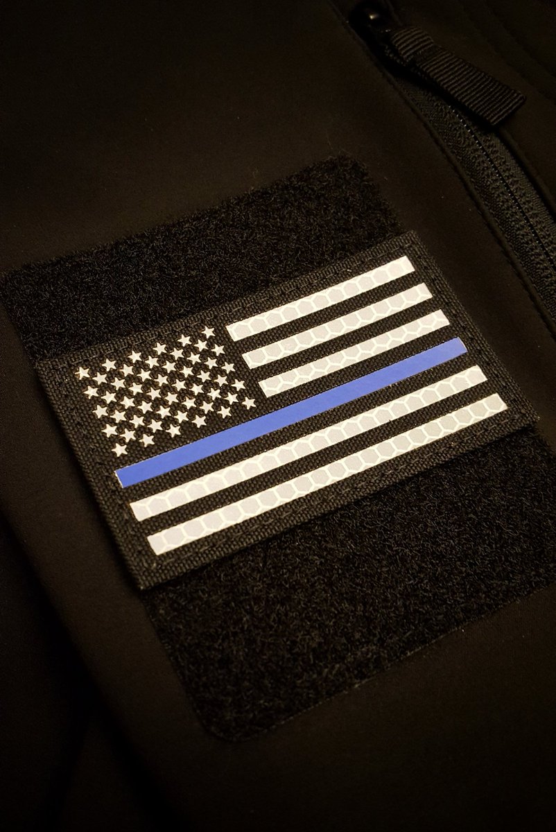 LoessHillsTac's tweet photo. Thoughts and prayers for the 3 @SeattlePD officers shot today while responding to an armed robbery in downtown Seattle.  #ThinBlueLine https://t.co/MFO468IzC1