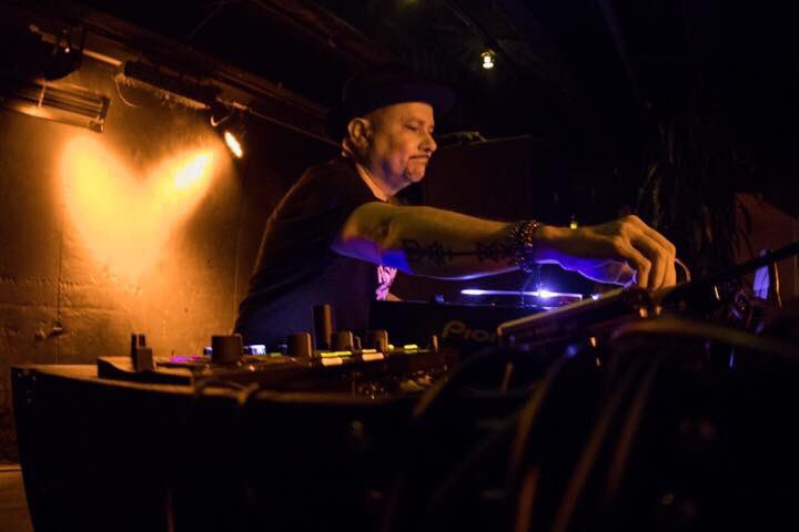 EdsoulSA's tweet photo. Good Morning, tune into @LouieVeganyc right now in the mix on @180withBOB @kayafm95dot9 #TrafficMix #180Mix #TGIF https://t.co/T2WRQ8FYXo