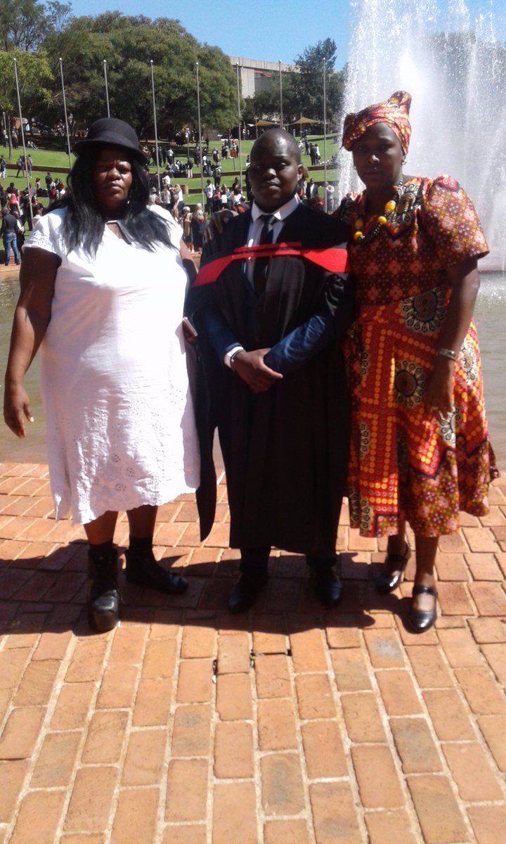 vusumuzijacob's tweet photo. #UJGraduationSession #UJgraduates https://t.co/uj8M0KvhnS
