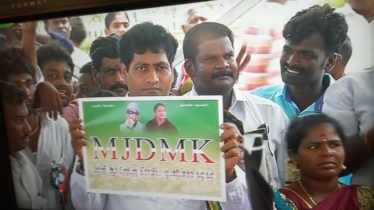 mahajournalist's tweet photo. புதிய தலைவன் உதயமாகிறார் #deepamadhavan #newparty #justforfun  @rajakumaari @ramnellai @Ahmedshabbir20 @SteveNews1 @niranjan2428 @stalin1803 https://t.co/8rPcDE1dNj