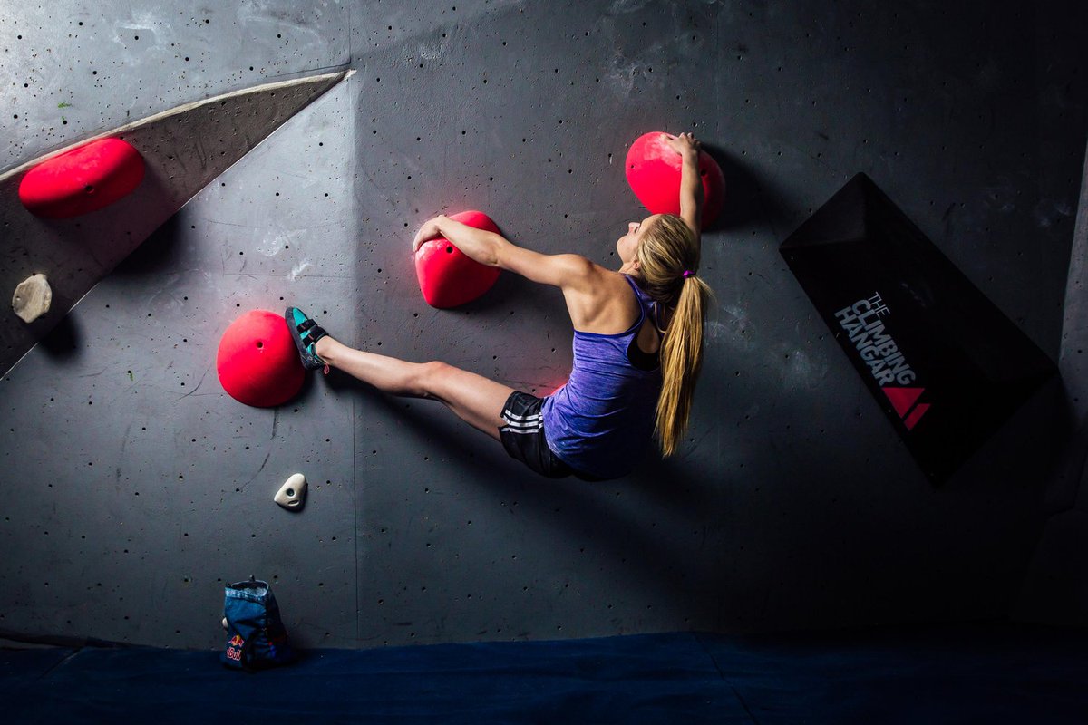 zafnaqui's tweet photo. Could you do better? Some impressive #bouldering with @shaunacoxsey Keeping those fingers safe & strong #DynoWithMe https://t.co/vvsbNpZeZN https://t.co/Bv5fIMMuQG