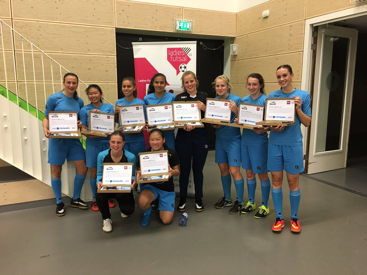 LadiesFutsal14's tweet photo. ✧WINNAARS van avond Team JVOZ✧
Gelijk aantal punten als team PALAZZO  maar beter doelsaldo 
🙌🏽💫⚽️👏🏽#vrouwenvoetbal #zaalvoetbal #futsal https://t.co/LZpbBUOETg