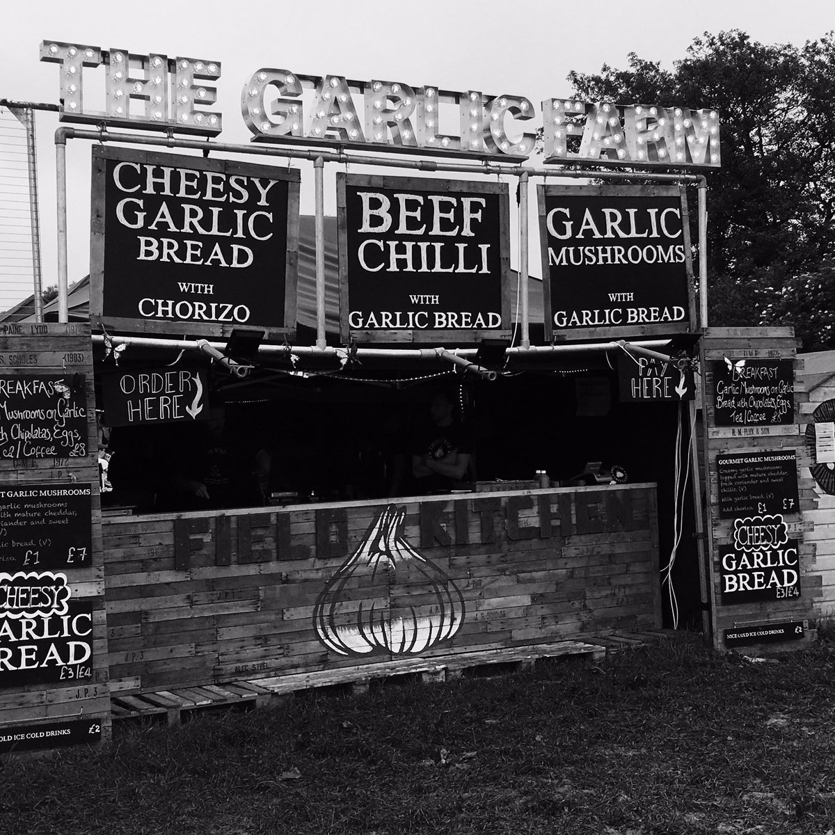 tgffk28's tweet photo. Excited to be on our way to Cornwall for the @PorthlevenFest loaded with #garlic #beefchilli #gourmetgarlicmushrooms https://t.co/WhG01eWBWM