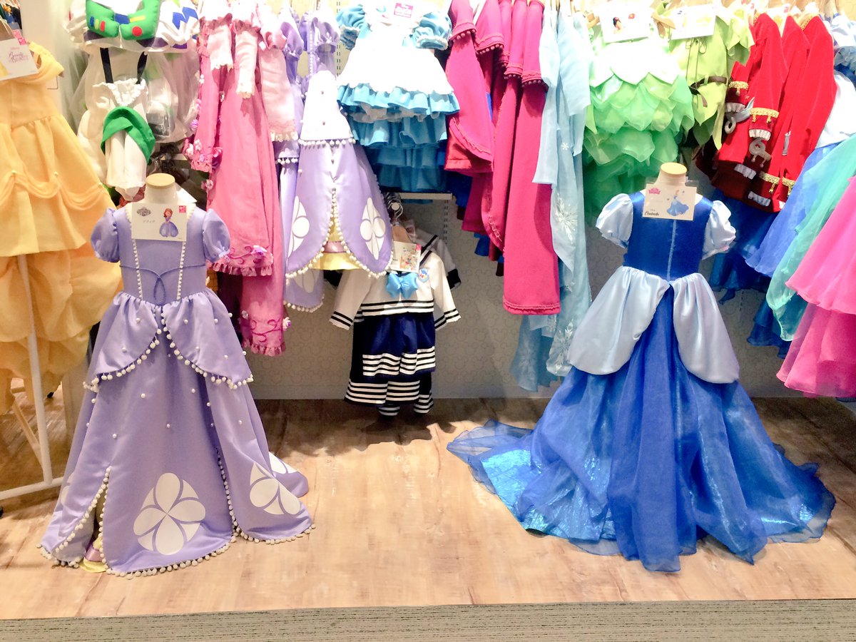 瑚潟 V Twitter そういえばこの前ららぽーと富士見スイパラ行ったときコロ基地の隣のスタジオアリスにソフィアちゃんのドレス置いてあってメチャ感動していたのであった ただでさえかわいいのに実物になるとハチャメチャかわいい と同時に結構枚数置いてあったので人気 瑚潟 V Twitter そういえばこの前ららぽーと富士見スイパラ行ったときコロ基地の隣のスタジオアリスにソフィアちゃんのドレス置いてあってメチャ感動していたのであった ただでさえかわいいのに実物になるとハチャメチャかわいい と同時に結構枚数置いてあったので人気