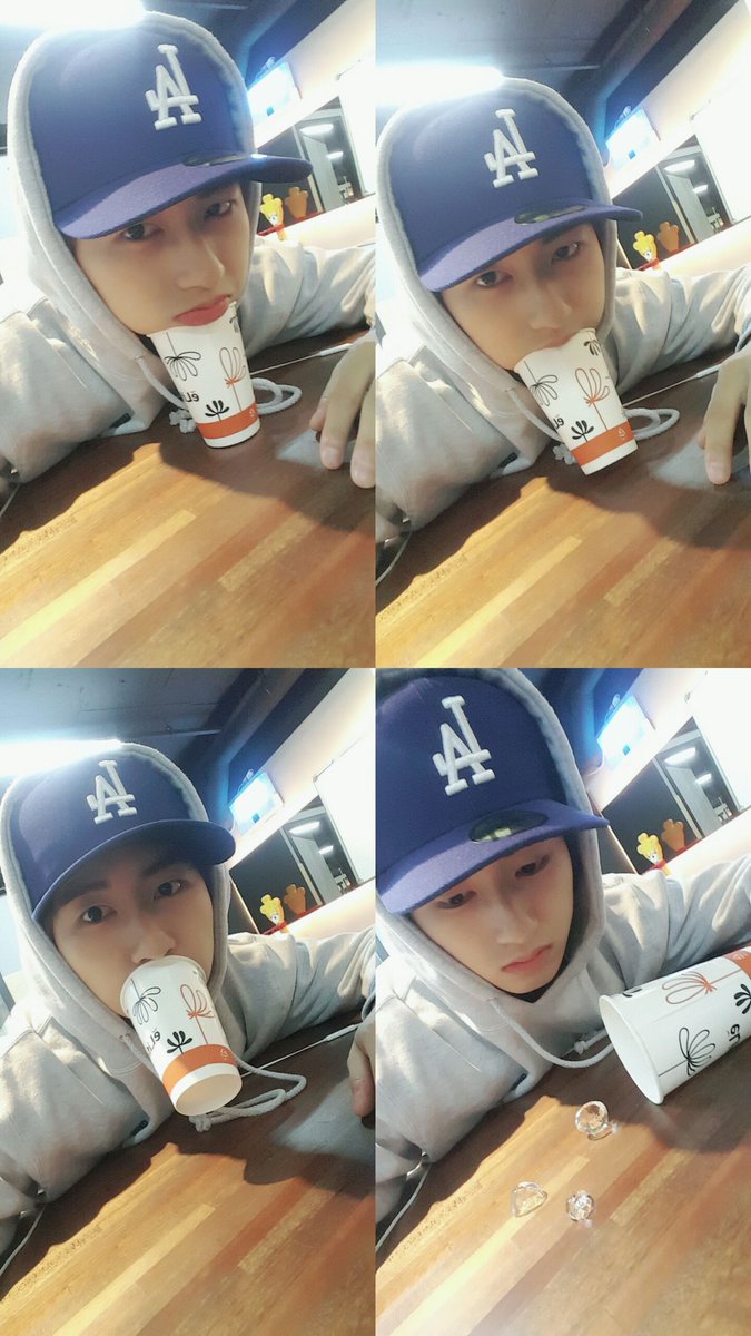 officialmap6's tweet photo. [#MAP6 #jvin] 즐거웠어 얼음아✋ https://t.co/iaOtAUANb6