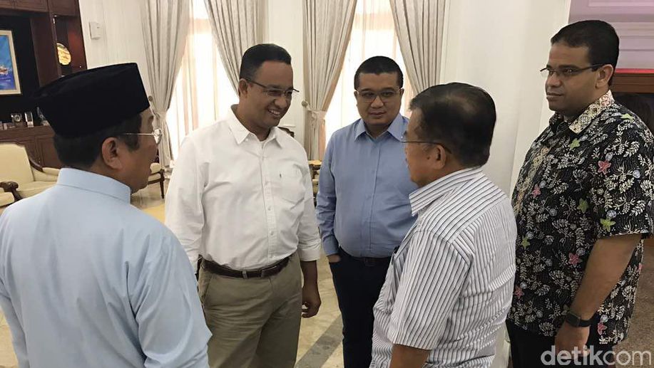 detikcom's tweet photo. JK Minta Anies Banyak Belajar Sebelum Kerja di Balai Kota https://t.co/42l8xpUpGk https://t.co/KWYhakUlam