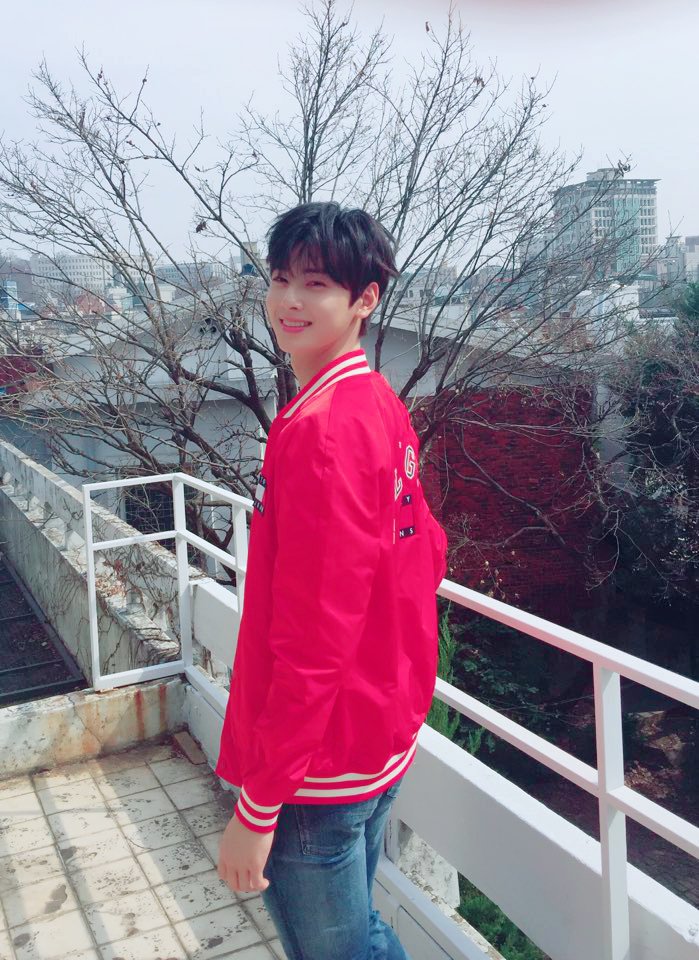 offclASTRO's tweet photo. 아로하트♡
#로하수호 #배가부르다 https://t.co/abrY4crD04
