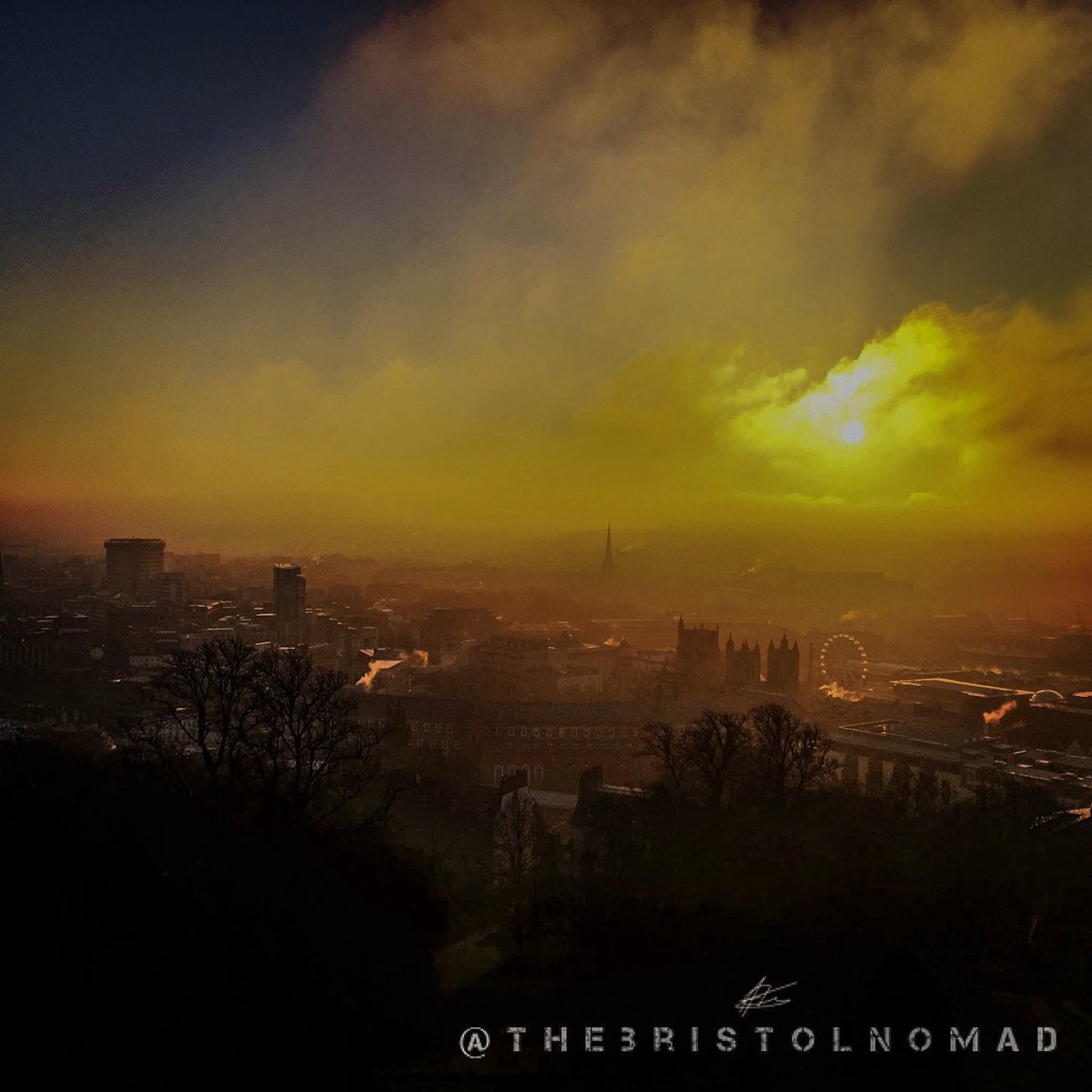 TheBristolNomad's tweet photo. The #sunrise slowly burns off the mist over #Bristol @VisitBristol @madeinbristoltv @JiveBristol @iBristolPeople @BristolPost #Stormhour https://t.co/bcLkGRh40b