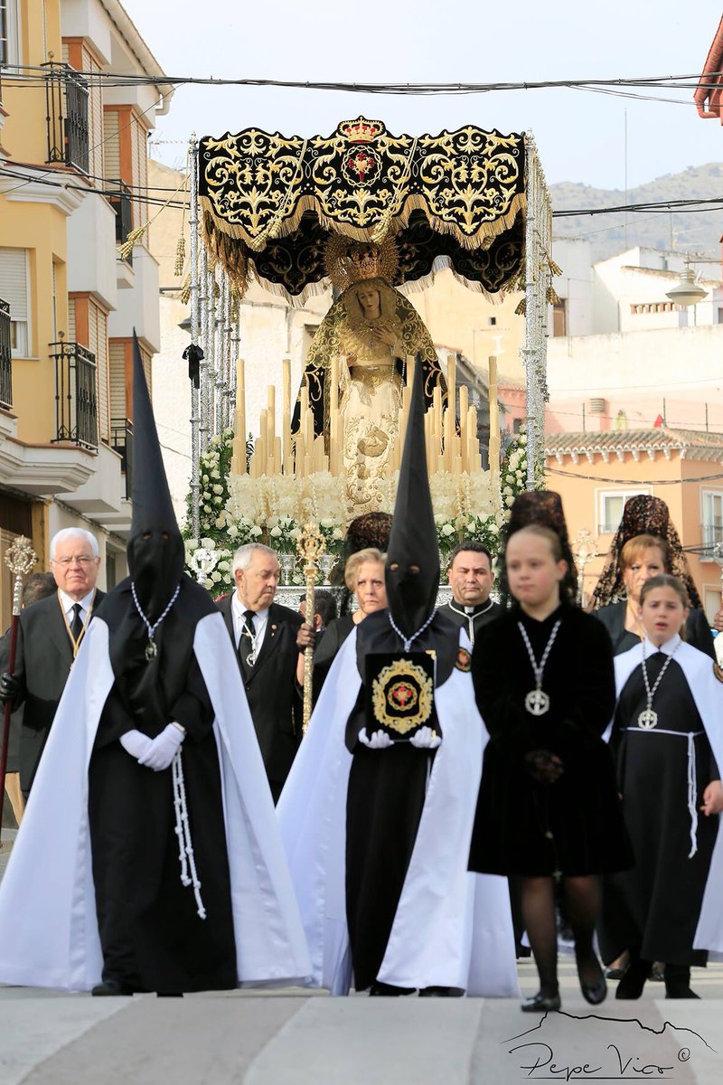 C_SantiagoBaza's tweet photo. Hace una semana, el Barrio de Santiago esperaba impaciente a que a las 9:00 de la mañana se abrieran las puertas de nuestro Templo... https://t.co/UIwa6HKZjf