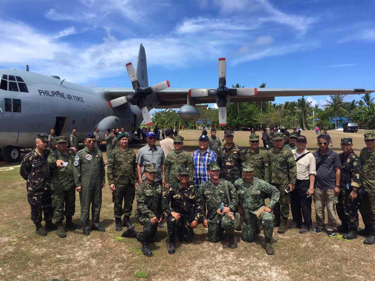 del_lorenzana's tweet photo. Some more photos from Pag-Asa Island. Checking on our troops and the community. #WestPhilippineSea #OneDefenseTeamPH #DefendersPH https://t.co/dsx1Kb3VTT