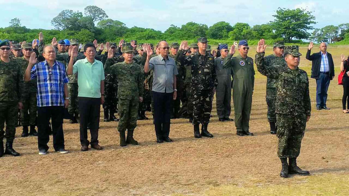 del_lorenzana's tweet photo. Some more photos from Pag-Asa Island. Checking on our troops and the community. #WestPhilippineSea #OneDefenseTeamPH #DefendersPH https://t.co/dsx1Kb3VTT