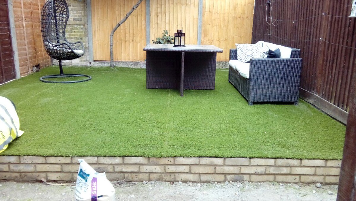 rg_wolfs's tweet photo. Back garden in Greenwich is well in the progress, please stay with us to see the final look of the refurbished family gathering space... https://t.co/IYiXFCQgRg