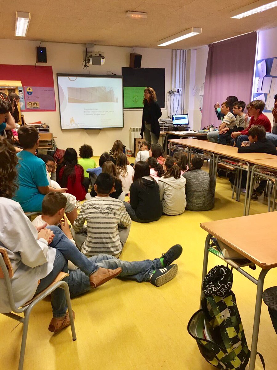 blauclinic's tweet photo. Hem visitat l'escola Eulàlia Bota de #SantAndreu per escoltar contes de #SantJordi i parlar del que fem al CBC #IsabelRoig https://t.co/ictJ37f802