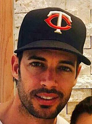 #ViernesConWilliamLevy Buen día <a href="/willylevy29/">William Levy</a> y #LevyFans !!💕😍