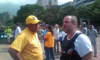 aura_rojas's tweet photo. #21Abril Al momento @maximo_sanchez Nuestros Diputados madrugan en el MIJ protestan en rechazo a la represión y detenciones arbitrarias https://t.co/ZETN8f6NlP