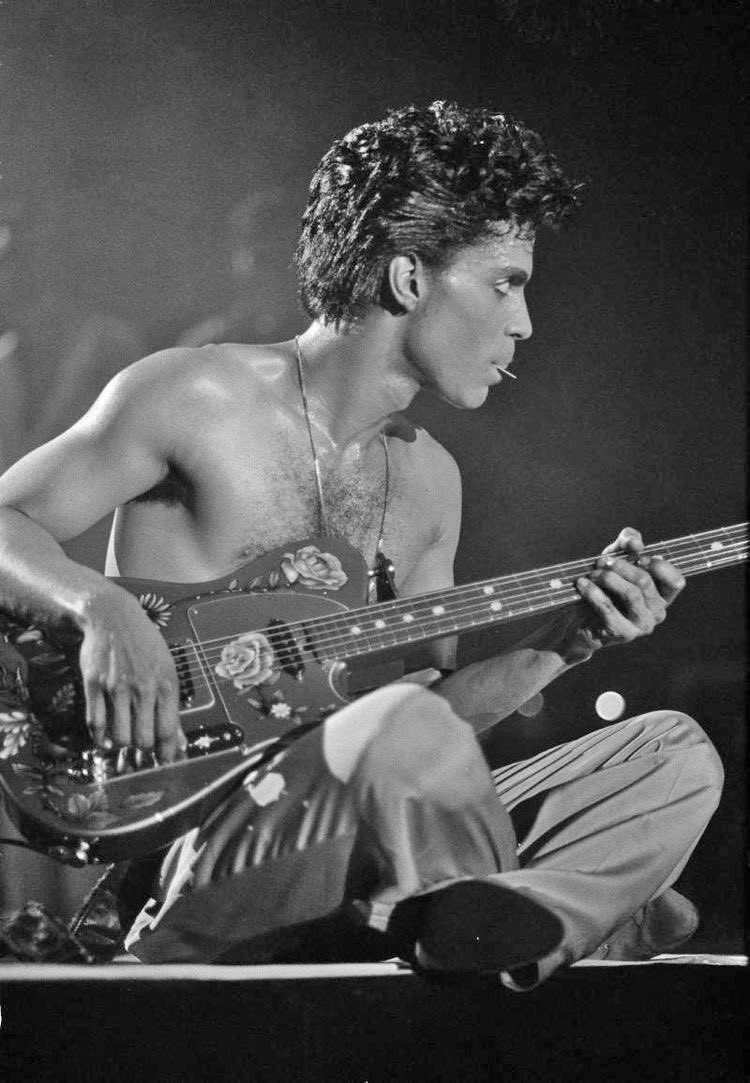 freshovaagain's tweet photo. #restinpurple https://t.co/6Xi0t8qMQq