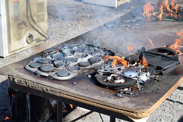 axisweb's tweet image. #Five2Watch #DomesticObjects @Alex_Neon_John @Lisa_Evans92 Rosemary Terry @jamesgregoryart @_RodneyHarris @axisweb axisweb.org/five2watch/201…