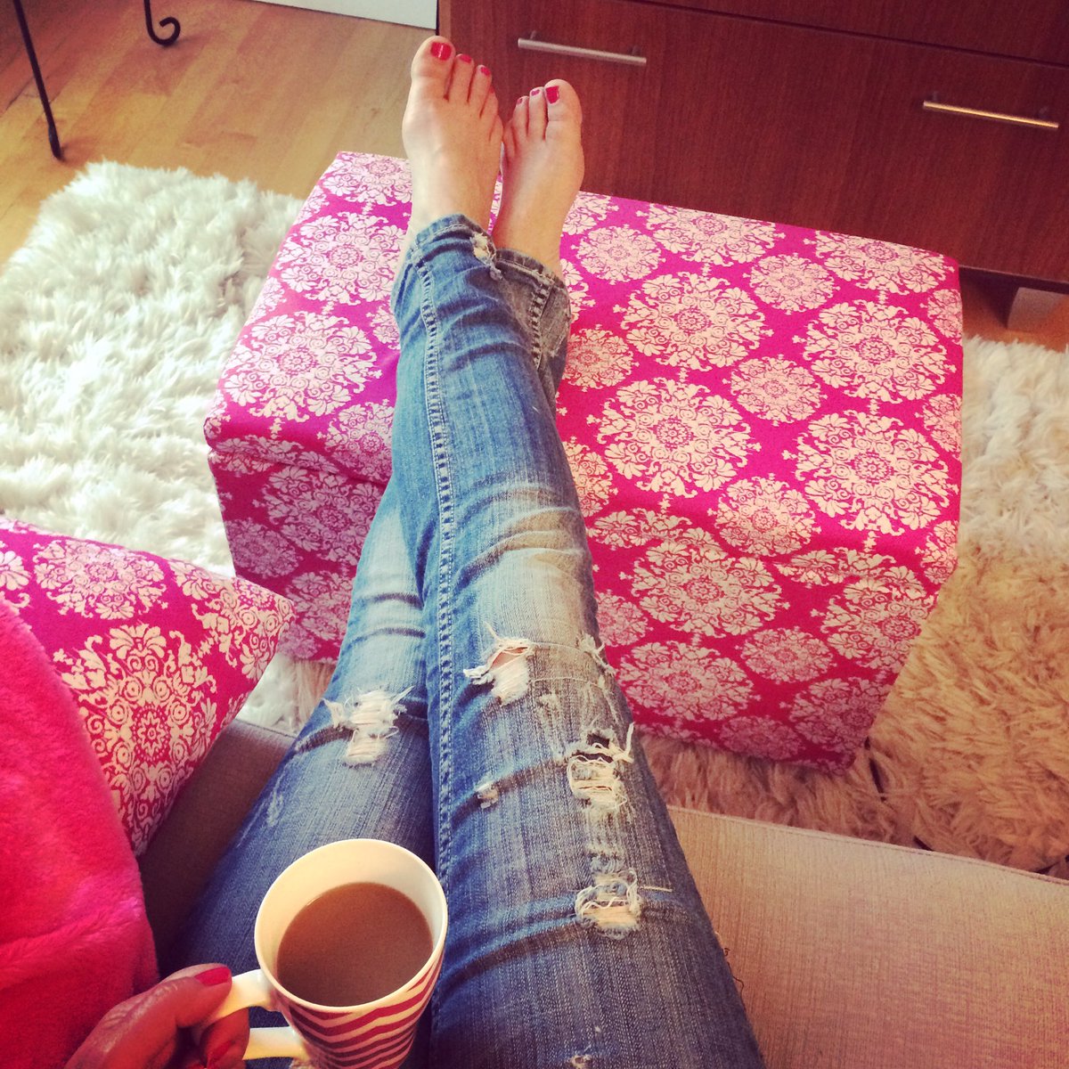 From my #happy place to yours. Make room in your life for the simple things that make you happy. #BeHappy #HappyFriday #selfcare #Happiness