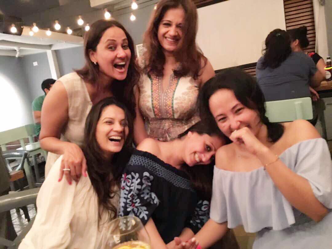 PallaviKulk's tweet photo. Always a fun evening with this lot #daddysbarbecue #SquadGoals https://t.co/PR2JYzEDQu