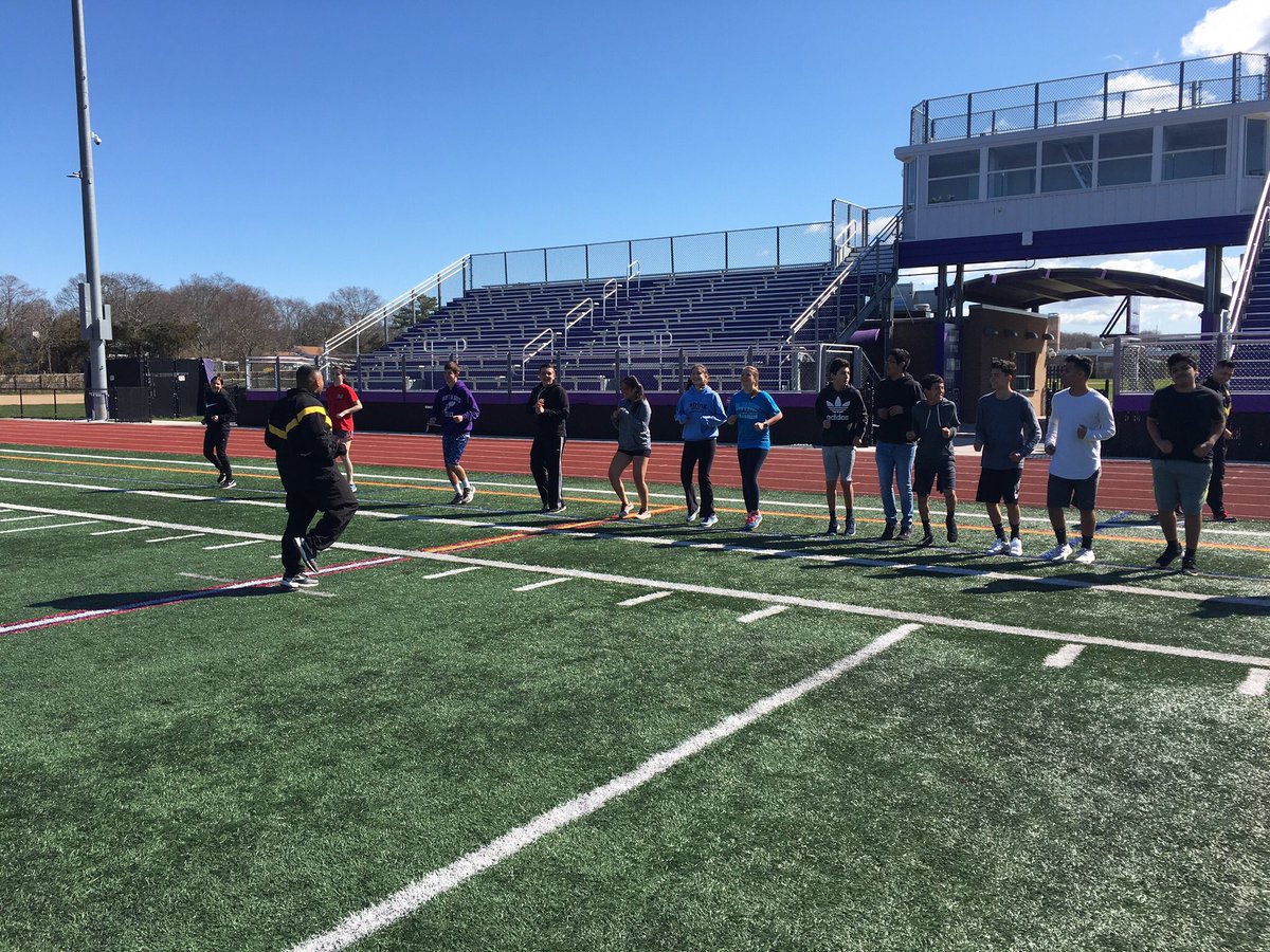 hbhsphysicaled's tweet photo. HBHS PE classes had a great time having the US Army visit to train us in a fitness circuit training workout!! #EngageHB #physed @hbschools https://t.co/ZFuKMarr6o