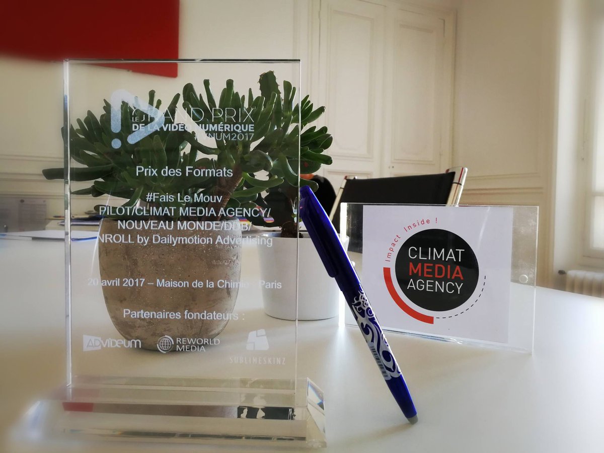 Climat_Media's tweet image. Fier de ce prix de la vidéo numérique avec @Pilotpen !! Merci à @NouveauMondeDDB et @dailymotionpub 

#climatmedia #VNUM2017 #prix #pilotpen