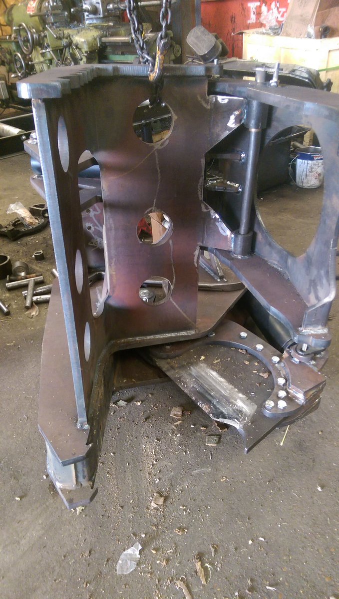 rslengltd's tweet image. Just tested the new upgraded model B RSL #treeshear  it sliced through 12 inch hornbeam (bloody hard)  like butter. #toughenough