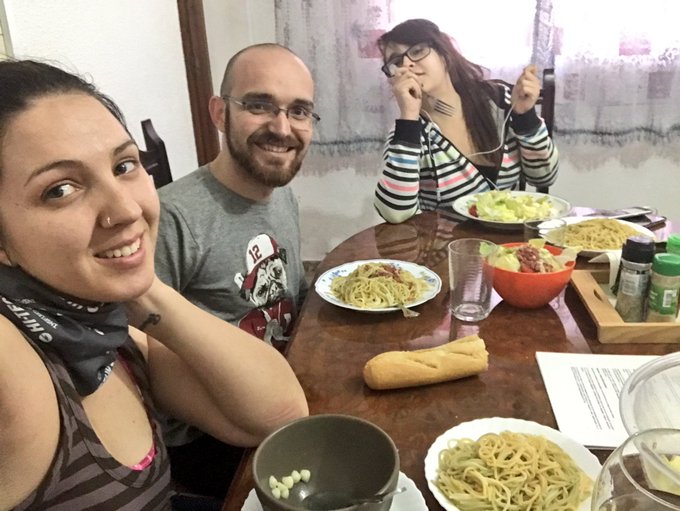 Con @NikkiLitte y @Pamelaasanchezz cogiendo fuerzas antes de salir de viaje. Buen provecho. https://t<a class="tags" href="/tag/nikkilitte">@nikkilitte</a><a class="tags" href="/tag/pamelaasanchezz">@pamelaasanchezz</a><a href="/tag/sexo"class="tags"><span>#sexo</span></a><a href="/tag/sexlecciones"class="tags"><span>#sexlecciones</span></a>