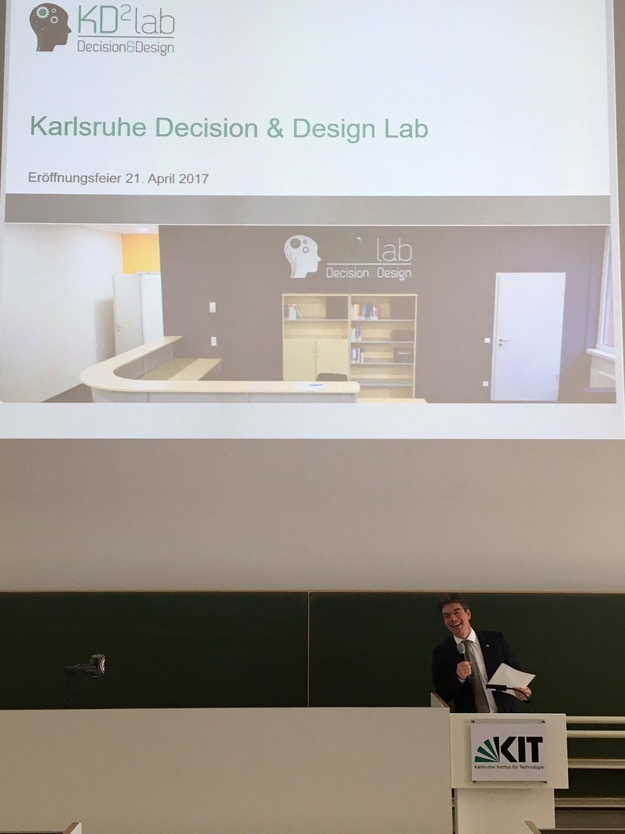 KA_digital's tweet photo. Prof. Dr. Decker eröffnet das @dfg_public-geförderte #KD2Lab des @KITKarlsruhe & damit eines der weltweit größten computergestützten Labore! https://t.co/PcwTAGWDWb