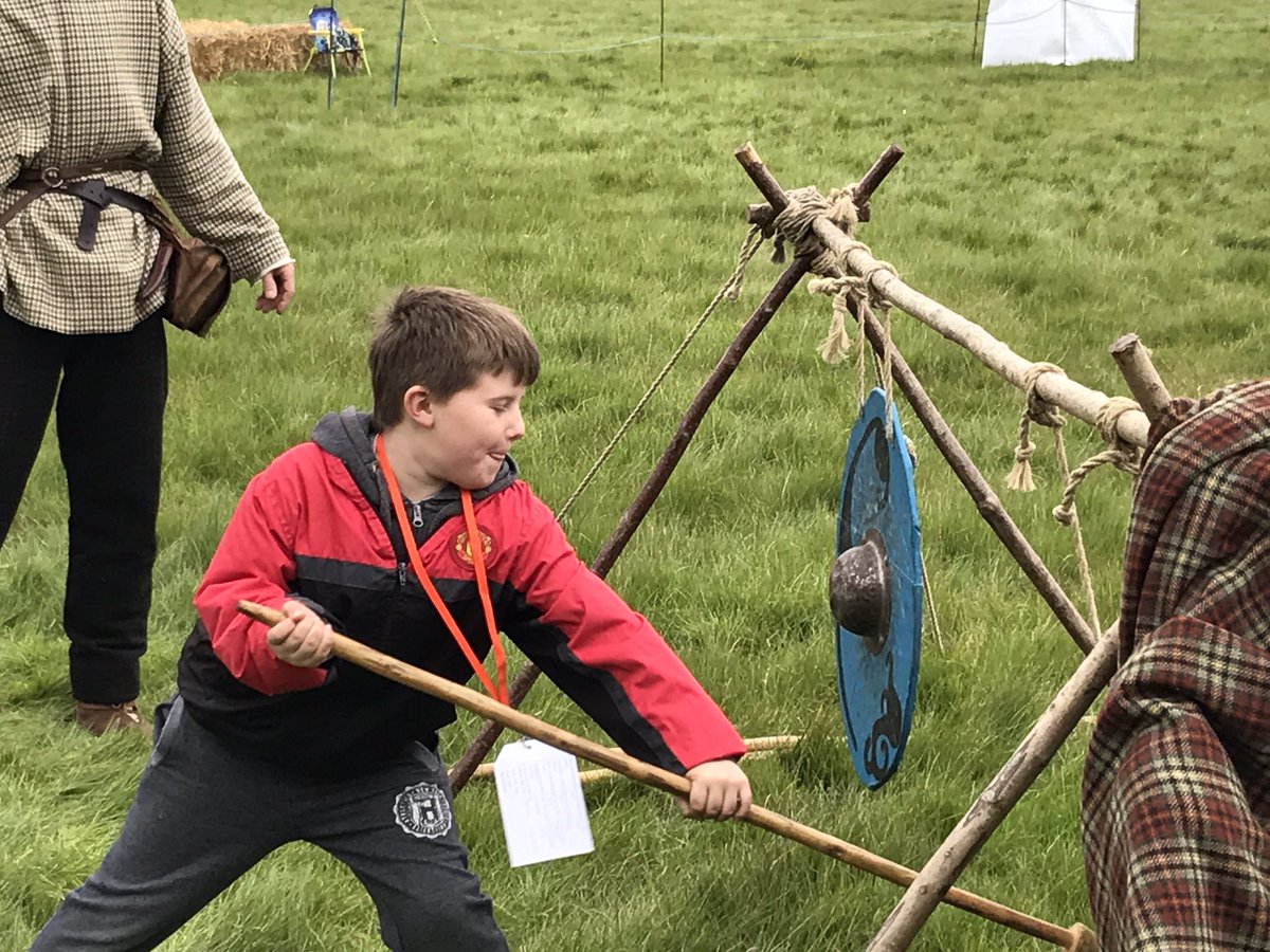 StoneaCamp's tweet photo. Defend and attack #ironagestyle #stoneacamp @HLFEoE #openday1 https://t.co/8N7z51jCuq