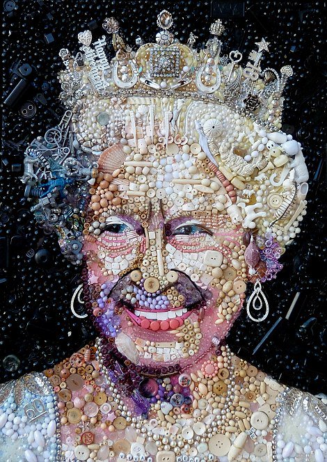 UpcycledWonders's tweet photo. HAPPY BIRTHDAY!
#queensbirthday #queen #Queenat91 #today #Upcycled #portrait #unitedkingdom #celebration2017 https://t.co/MEBcfZv7cJ