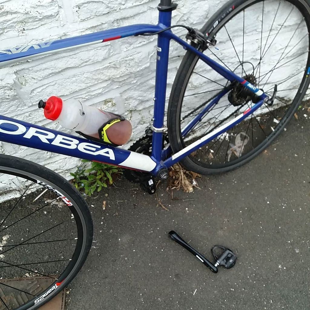 oh dear... #triathlon #workout #cyclist #cycling #triathlete #stranded #crank ift.tt/2otg4eM