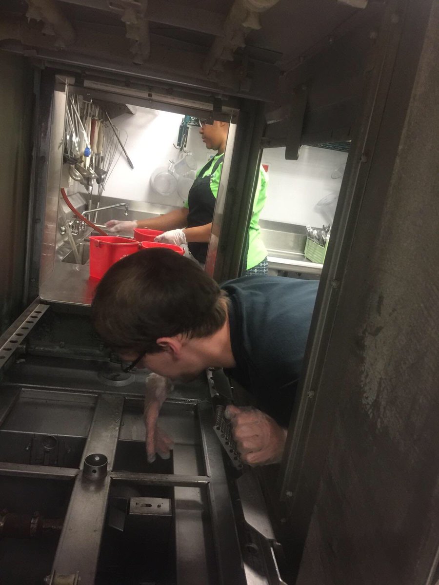 ErskineGreen's tweet image. Prep cooks setting up the kitchen for the day!  #prepcooks