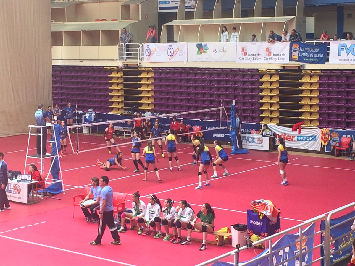 La selección cadete femenina de Aragón cae derrotada 1-3 frente a Asturias en la lucha por el 12º puesto. (13-25/5-25/25-18/10-25) #CESAVB17