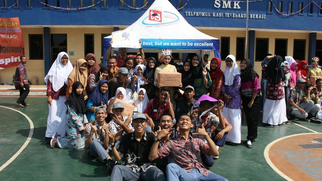 yaelahsilvia's tweet photo. #HariKartini2017 โค
#Tels #Multimedia #Angkatan8 https://t.co/ARo5hjFC8W